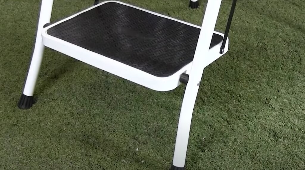 What is a Single rail ladder?